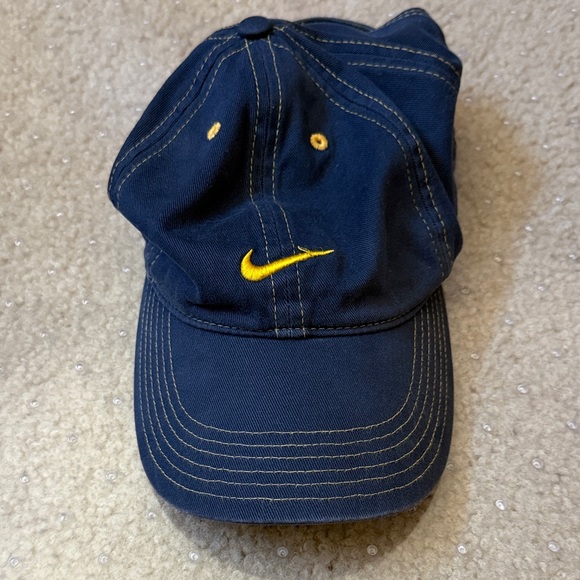 3 Caps - Picture 2 of 7